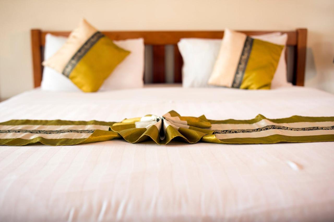 Entebbe Palm Hotel Luaran gambar